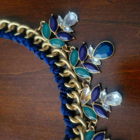 |H&M Jewelry | Chunky Necklace| - Picture 2 of 4